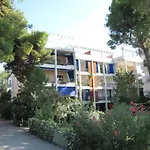 Seaview Flat With Unforgettable Terrace Apartman